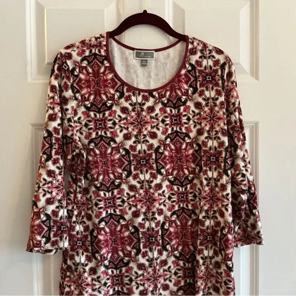 EUC. JM Collection Brand Women's Patterned Top -Maroon and Black Size PL